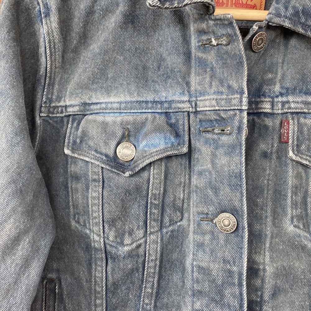 PRICE DROPPED! Levi’s Black dyed cropped trucker